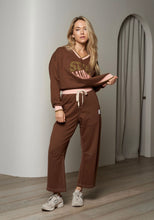 Load image into Gallery viewer, Heart V neck sweat - chocolate
