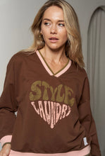 Load image into Gallery viewer, Heart V neck sweat - chocolate
