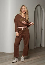 Load image into Gallery viewer, Heart V neck sweat - chocolate
