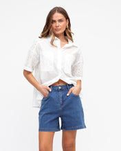 Load image into Gallery viewer, Short sleeve white shirt
