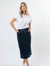 Load image into Gallery viewer, Essentials skirt navy
