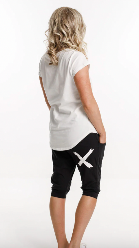 3/4 Apartment pants Black w white cross