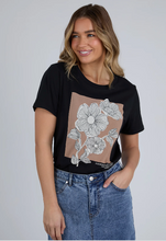 Load image into Gallery viewer, Flower block tee
