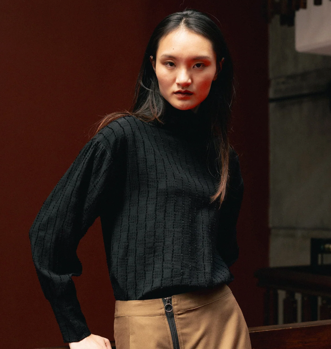 The Mila top black
