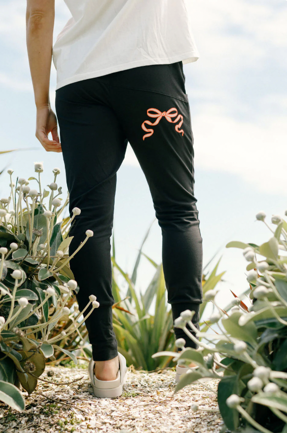 Apartment pants Black w blossom berry bow