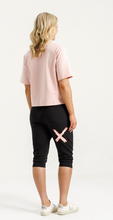 Load image into Gallery viewer, 3/4 Apartment pants Black w blossom berry
