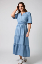 Load image into Gallery viewer, Vittoria dress light wash
