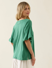 Load image into Gallery viewer, Edith tshirt - green
