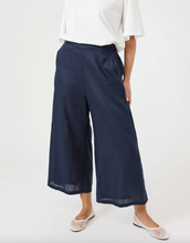 Load image into Gallery viewer, Studio crop pant - navy
