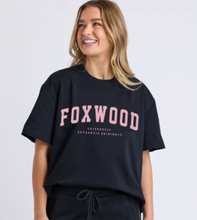 Load image into Gallery viewer, Interval tee navy w pink
