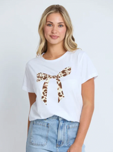 Load image into Gallery viewer, Classic tee white summer leopard bow
