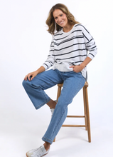 Load image into Gallery viewer, Jayne throw on top stripe white
