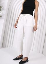 Load image into Gallery viewer, Leo barrel jeans white
