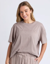Load image into Gallery viewer, Simplified tee brown
