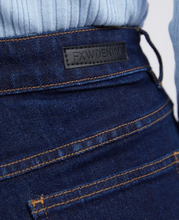 Load image into Gallery viewer, Sarah wide leg jean dark blue

