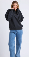 Load image into Gallery viewer, College zip crew black
