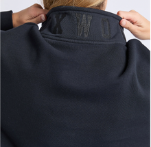 Load image into Gallery viewer, College zip crew black
