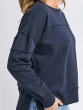 Load image into Gallery viewer, Jayne throw on fleece navy
