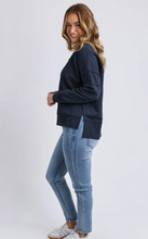 Load image into Gallery viewer, Jayne throw on fleece navy
