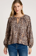 Load image into Gallery viewer, Bajau blouse - nomad
