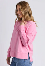 Load image into Gallery viewer, Jayne throw on fleece rose
