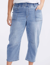 Load image into Gallery viewer, Leo barrel jeans light blue
