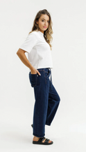 Load image into Gallery viewer, Barrel jeans indigo wash
