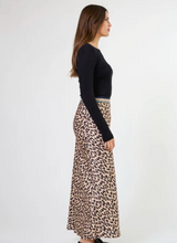 Load image into Gallery viewer, Bretta skirt snow leopard

