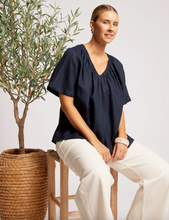 Load image into Gallery viewer, Cove relaxed top one size - indigo
