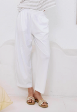 Load image into Gallery viewer, Studio traveller pant - salt
