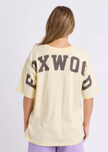 Load image into Gallery viewer, Interval tee butter cream chocolate
