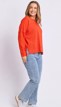 Load image into Gallery viewer, Jayne throw on top grenadine
