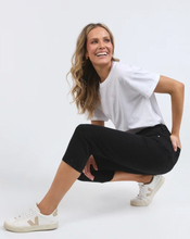 Load image into Gallery viewer, Mollie capri jean black
