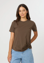 Load image into Gallery viewer, Kitty tshirt espresso
