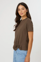 Load image into Gallery viewer, Kitty tshirt espresso
