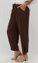 Load image into Gallery viewer, Piera tapered button pants chocolate
