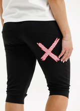 Load image into Gallery viewer, 3/4 Apartment pants Black with cherry/blush squiggle
