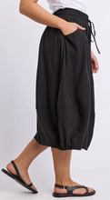 Load image into Gallery viewer, Katie skirt black
