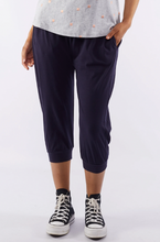 Load image into Gallery viewer, Flow pant 3/4 navy
